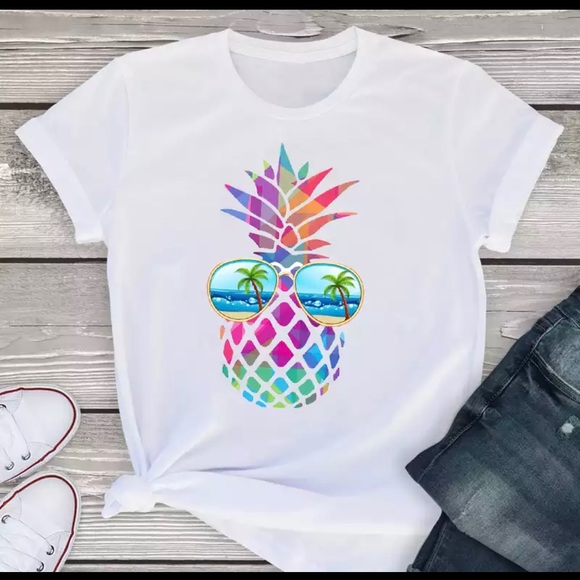 🏝️ Colorful 🕶️ Floral Pineapple Print T-shirt 🍍 - Picture 1 of 5